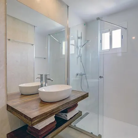 Penthouse Boulevard 401 アパート