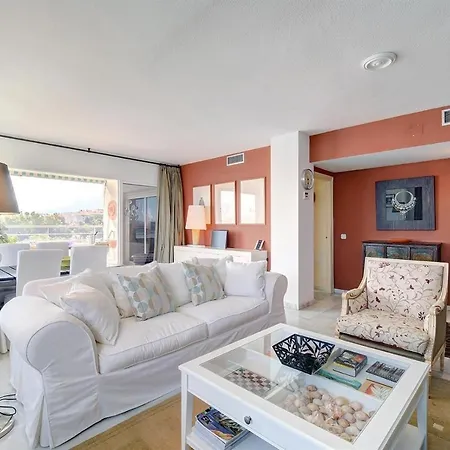 Penthouse Boulevard 401 アパート エステポナ